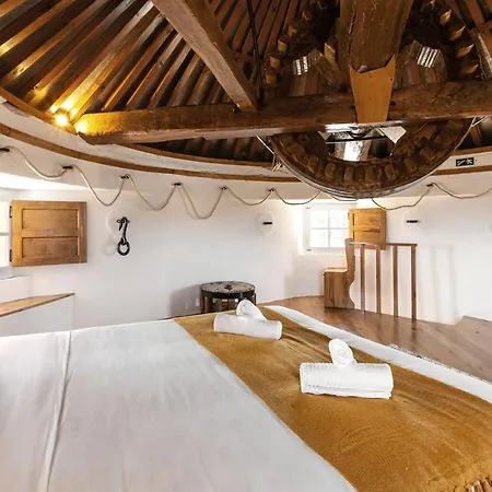 Villa Moinho Do Sr. Arnaldo Atouguia Da Baleia